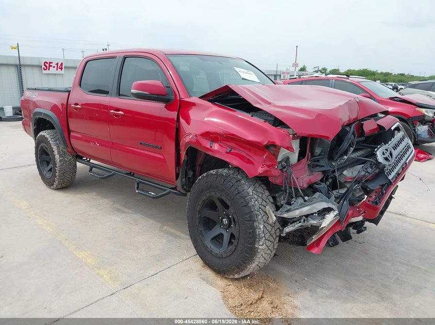 2017 Toyota Tacoma VIN 5TFCZ5AN8HX077289 IAAI salvage auction — FRONT END, Salvage Title, sold $7,100 on 2026-08-02 (photo 1)