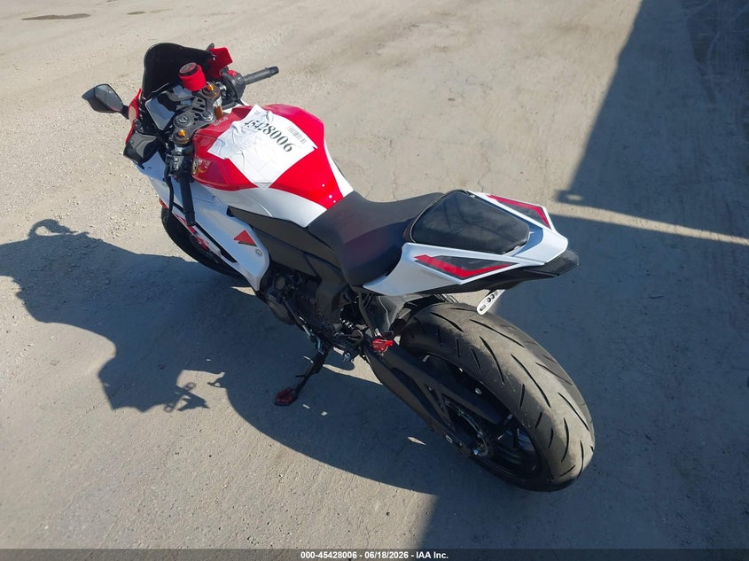 2026 Yamaha VIN JYARM60Y4TA000386 IAAI salvage auction — RIGHT FRONT, Salvage (California), sold $4,500 on 2026-07-15 (photo 3)