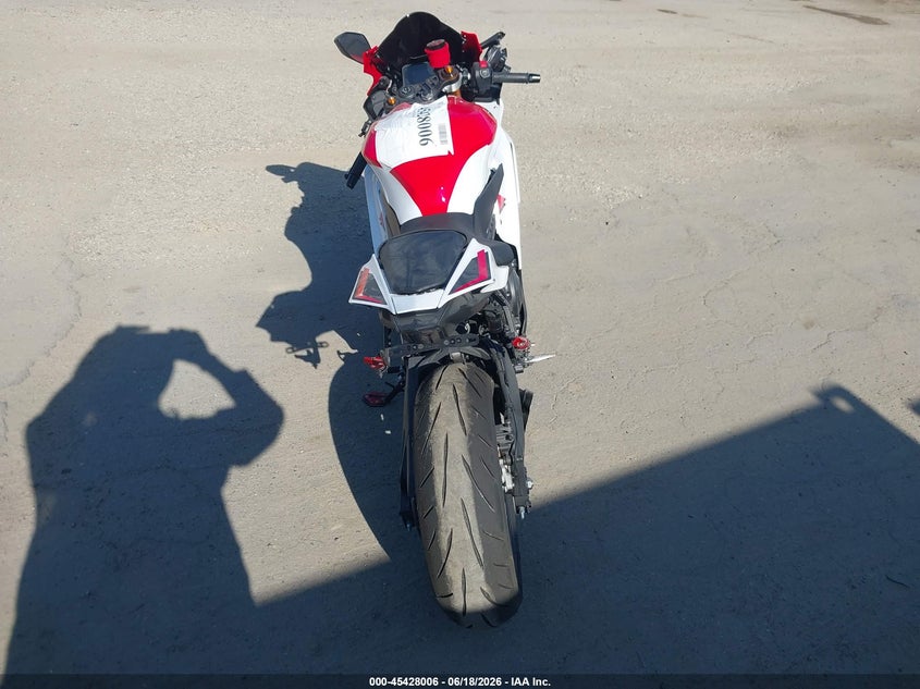 2026 Yamaha VIN JYARM60Y4TA000386 IAAI salvage auction — RIGHT FRONT, Salvage (California), sold $4,500 on 2026-07-15 (photo 6)