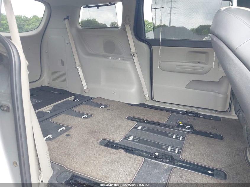 2017 Kia SEDONA VIN KNDMB5C17H6246081 IAAI salvage auction — NORMAL WEAR, Clear (Florida), sold $1,450 on 2026-07-08 (photo 8)