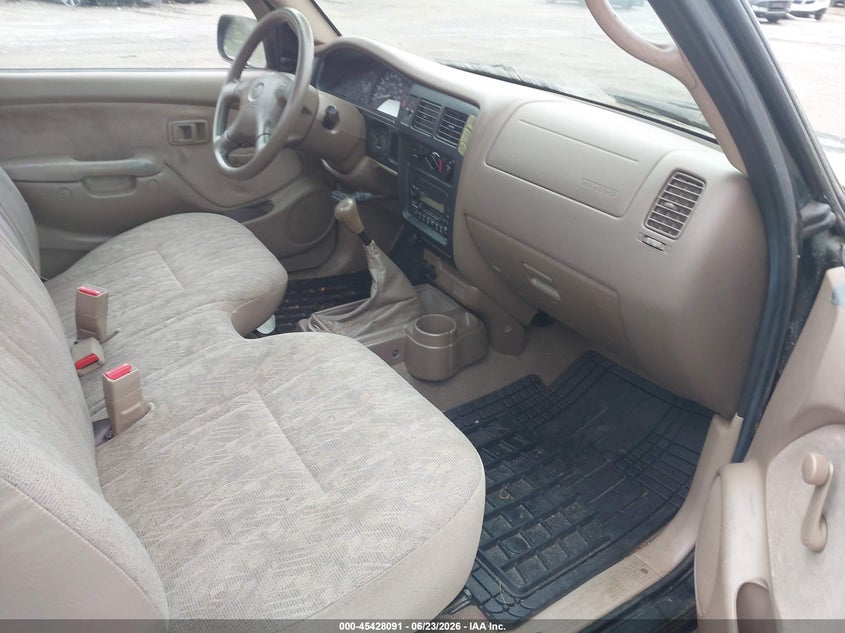 2002 Toyota Tacoma VIN 5TENL42N22Z890663 IAAI salvage auction — NORMAL WEAR, Clear (Massachusetts), sold $1,525 on 2026-07-17 (photo 5)