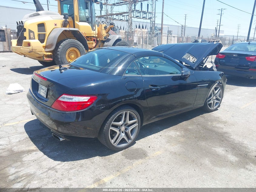 2013 Mercedes-benz Slk-klasse VIN WDDPK4HA8DF057097 IAAI salvage auction — FRONT END, Salvage (California), sold $1,600 on 2026-08-18 (photo 4)