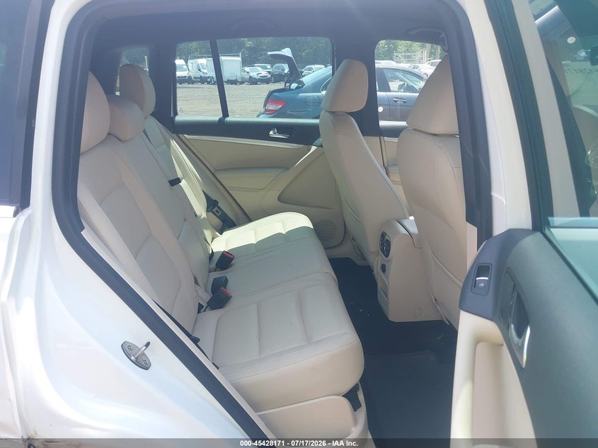 2016 Volkswagen Tiguan VIN WVGBV7AX0GW094236 IAAI salvage auction — RIGHT SIDE, Salvage Title, sold $3,350 on 2026-08-05 (photo 8)