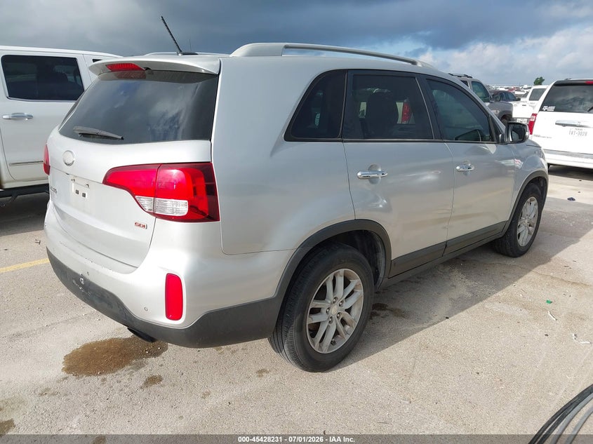 2014 Kia Sorento VIN 5XYKT3A62EG481052 IAAI salvage auction — NORMAL WEAR, Clear (Texas), sold $875 on 2026-07-09 (photo 4)