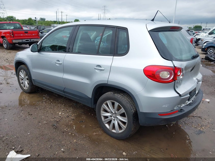 2009 Volkswagen Tiguan VIN WVGAV75N59W002643 IAAI salvage auction — REAR END, Salvage (Ohio), sold $825 on 2026-07-16 (photo 3)