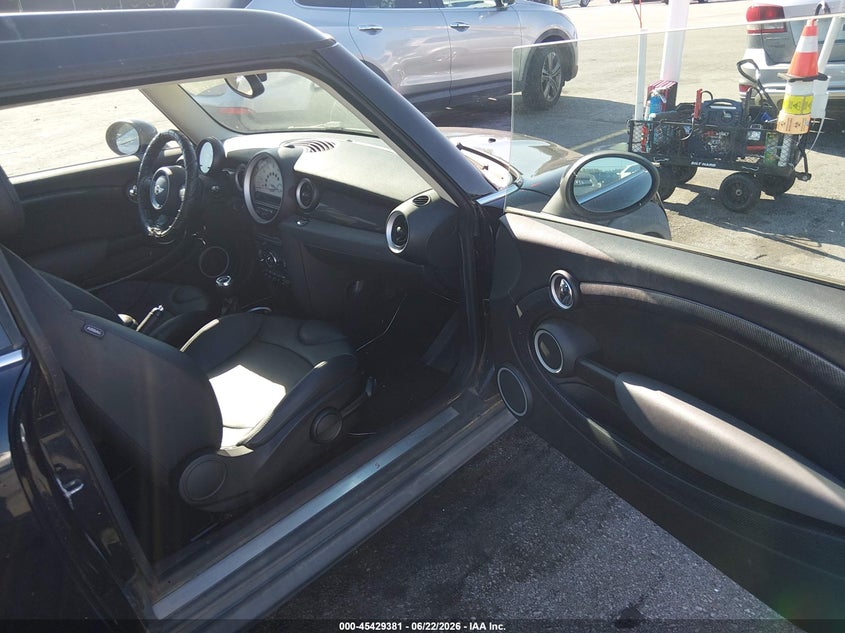 2012 Mini Clubman VIN WMWZG3C59CTY32299 IAAI salvage auction — NORMAL WEAR, Salvage Title, sold $850 on 2026-07-29 (photo 5)