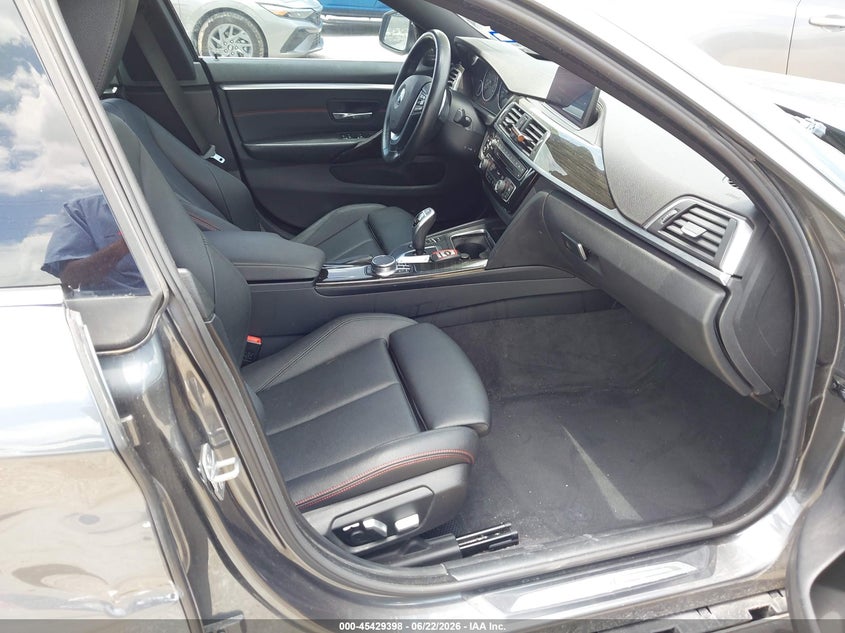 2019 BMW 4er VIN WBA4J5C58KBM65777 IAAI salvage auction — RIGHT SIDE, Wait Title, sold $8,975 on 2026-08-31 (photo 5)