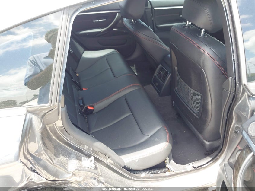 2019 BMW 4er VIN WBA4J5C58KBM65777 IAAI salvage auction — RIGHT SIDE, Wait Title, sold $8,975 on 2026-08-31 (photo 8)
