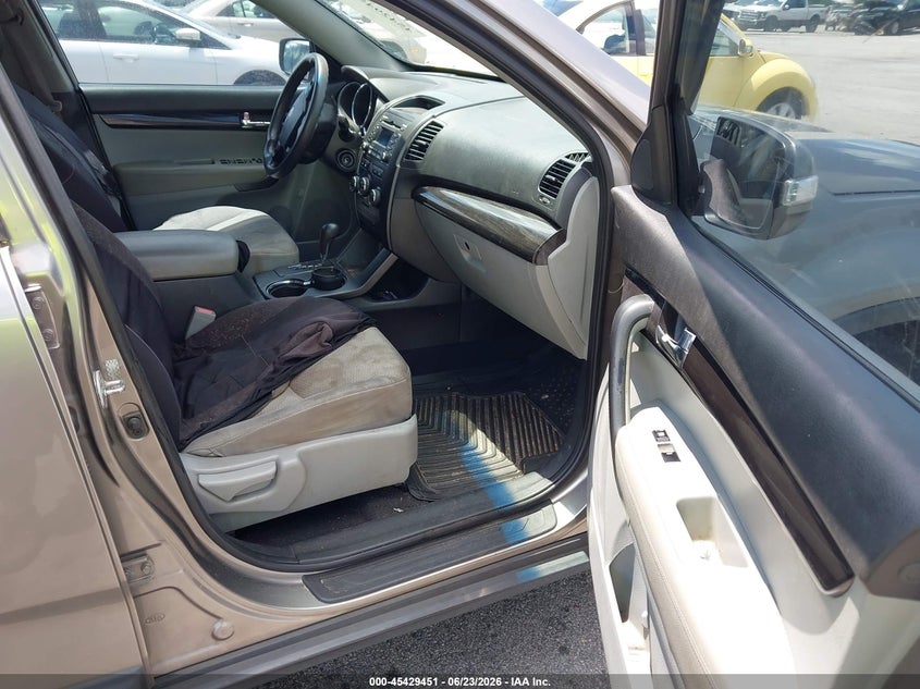 2011 Kia Sorento VIN 5XYKT3A14BG103847 IAAI salvage auction — NORMAL WEAR, Repossession Paperwork (South Carolina), sold $375 on 2026-07-29 (photo 5)
