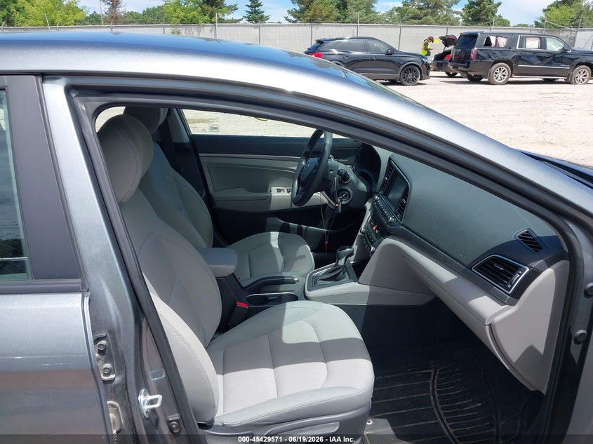 2017 Hyundai Elantra VIN KMHD84LFXHU151154 IAAI salvage auction — NO DAMAGE, Clear (Wisconsin), sold $2,200 on 2026-07-08 (photo 5)