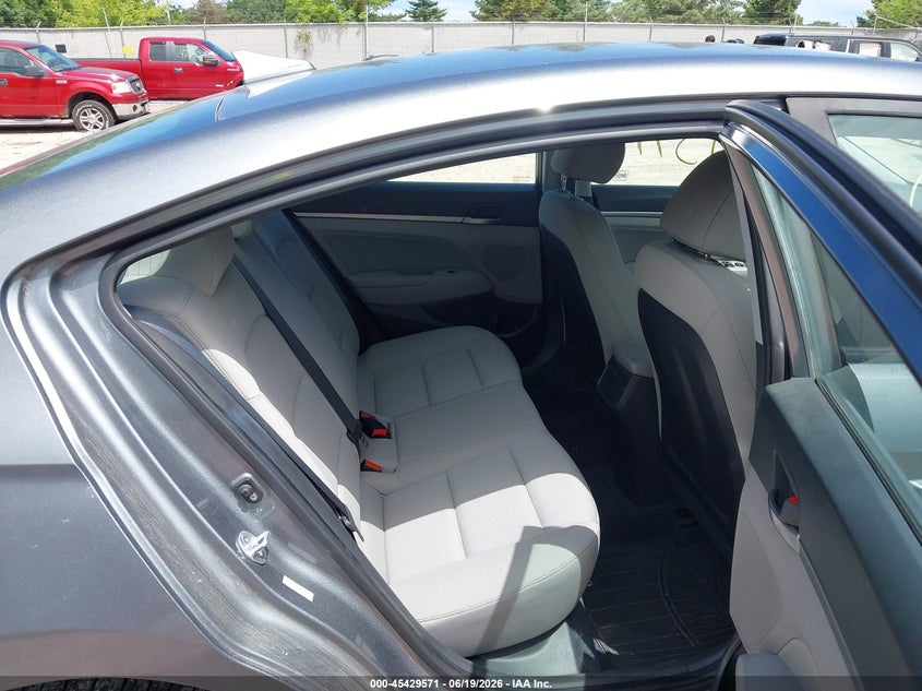 2017 Hyundai Elantra VIN KMHD84LFXHU151154 IAAI salvage auction — NO DAMAGE, Clear (Wisconsin), sold $2,200 on 2026-07-08 (photo 8)