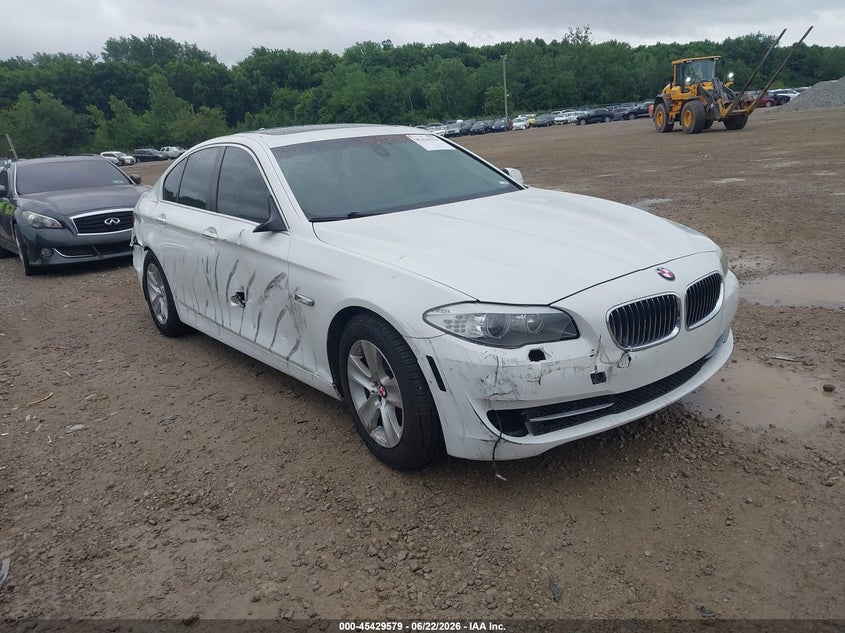 2012 BMW 5er VIN WBAXG5C50CDY30230 IAAI salvage auction — SIDE, Salvage Title, sold $725 on 2026-07-29 (photo 1)