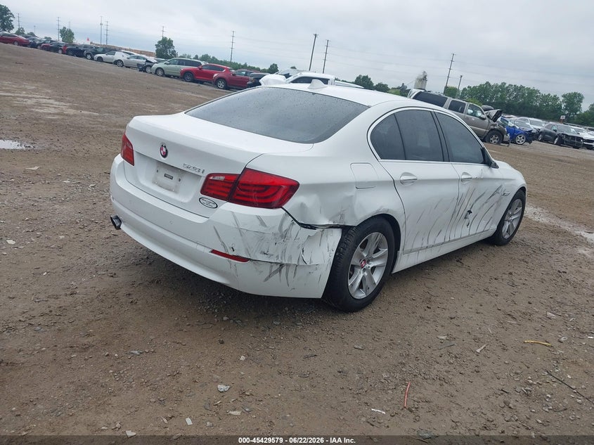 2012 BMW 5er VIN WBAXG5C50CDY30230 IAAI salvage auction — SIDE, Salvage Title, sold $725 on 2026-07-29 (photo 4)