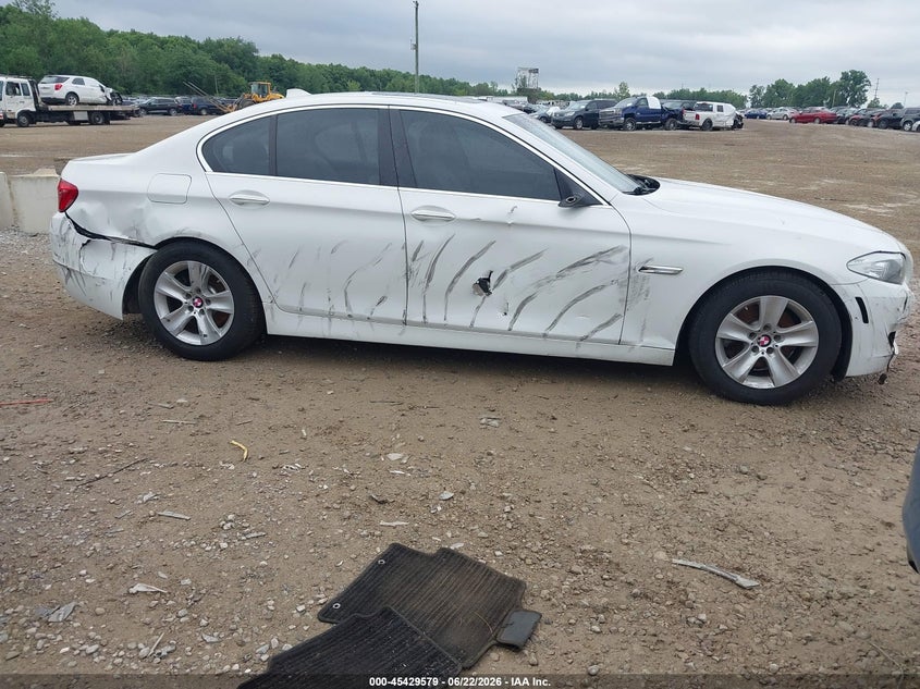 2012 BMW 5er VIN WBAXG5C50CDY30230 IAAI salvage auction — SIDE, Salvage Title, sold $725 on 2026-07-29 (photo 6)