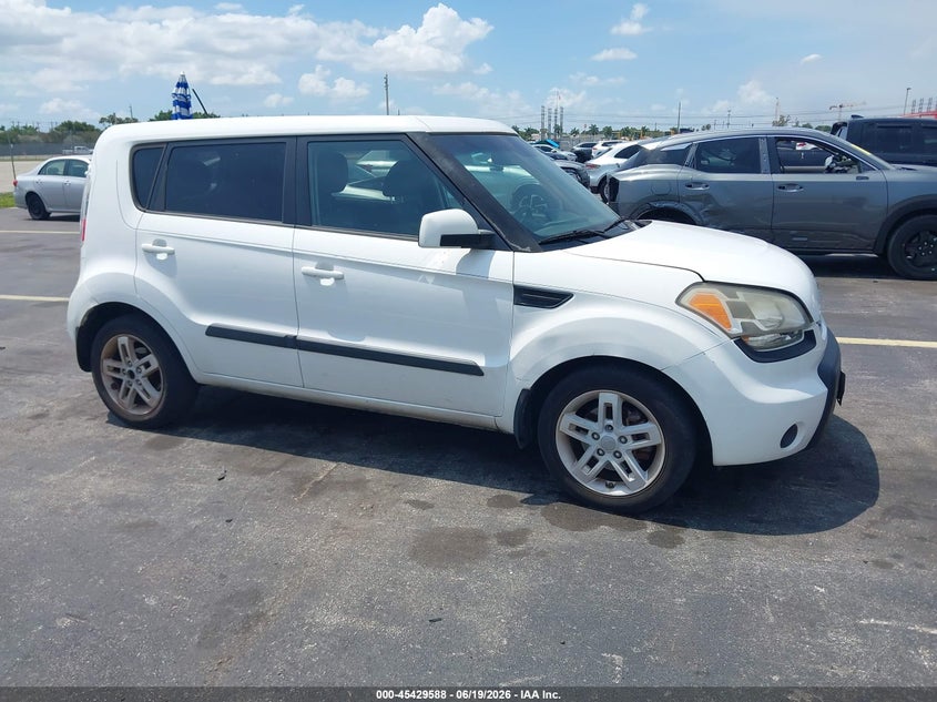 2011 Kia Soul VIN KNDJT2A20B7708847 IAAI salvage auction — LEFT SIDE, Rebuildable (Florida), sold $525 on 2026-07-09 (photo 1)