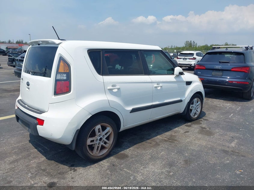 2011 Kia Soul VIN KNDJT2A20B7708847 IAAI salvage auction — LEFT SIDE, Rebuildable (Florida), sold $525 on 2026-07-09 (photo 4)