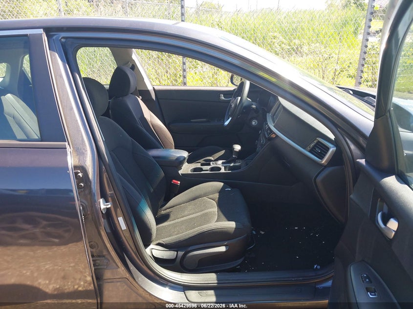 2019 Kia Optima VIN 5XXGT4L33KG277813 IAAI salvage auction — NORMAL WEAR, Clear (Illinois), sold $875 on 2026-07-29 (photo 5)