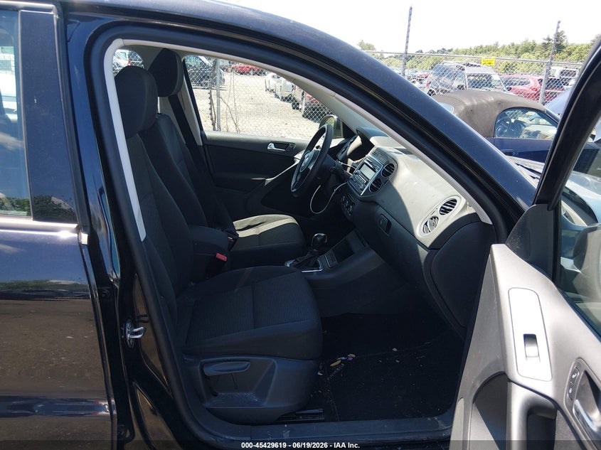 2012 Volkswagen Tiguan VIN WVGBV7AX0CW506598 IAAI salvage auction — NORMAL WEAR, Clear (Massachusetts), sold $725 on 2026-07-17 (photo 5)