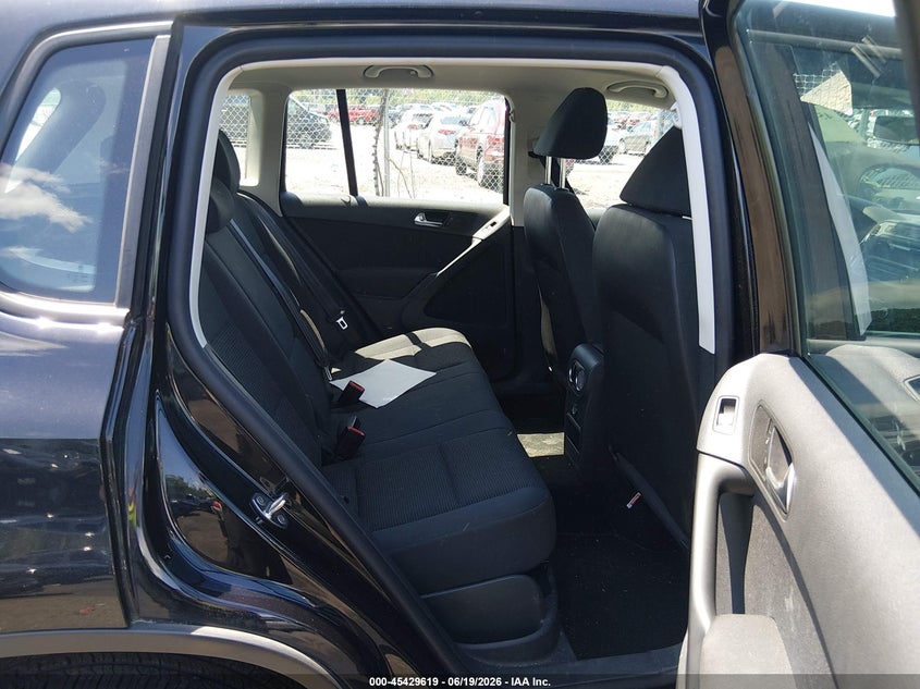 2012 Volkswagen Tiguan VIN WVGBV7AX0CW506598 IAAI salvage auction — NORMAL WEAR, Clear (Massachusetts), sold $725 on 2026-07-17 (photo 8)