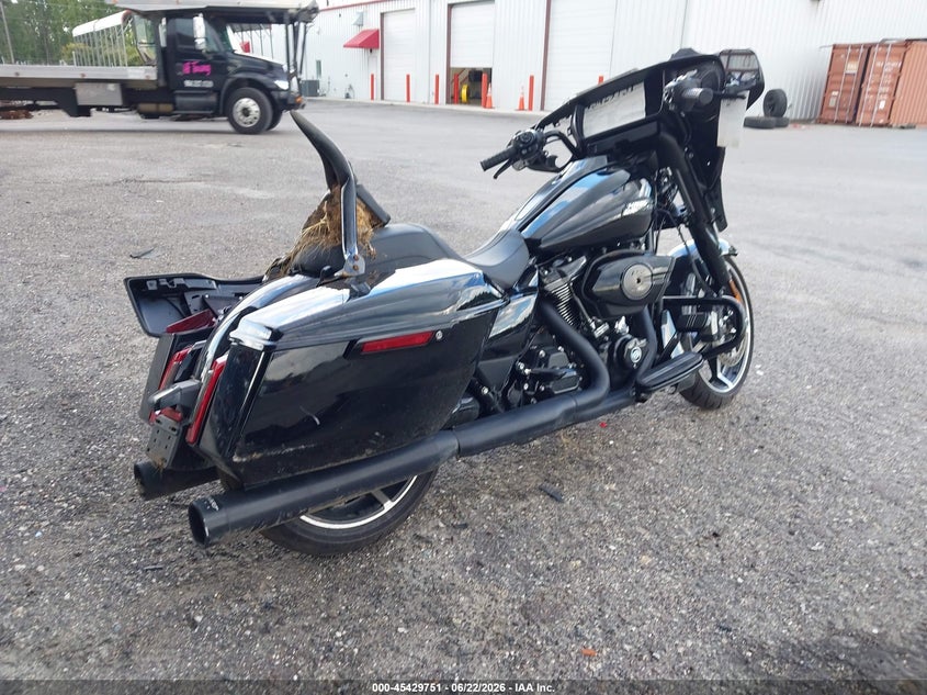 2025 Harley-davidson Street glide VIN 1HD1KB714SB647077 IAAI salvage auction — FRONT END, Salvage Title, sold $9,250 on 2026-08-04 (photo 4)