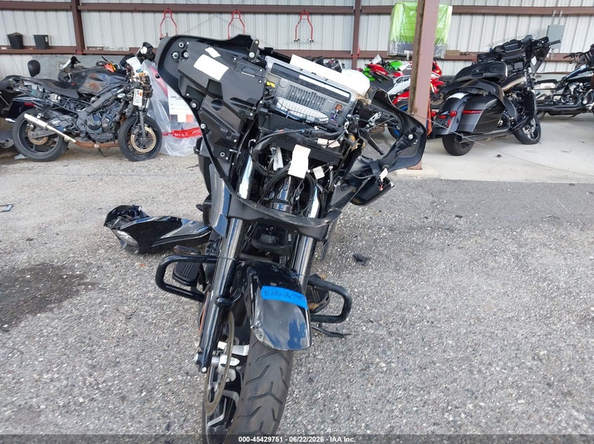 2025 Harley-davidson Street glide VIN 1HD1KB714SB647077 IAAI salvage auction — FRONT END, Salvage Title, sold $9,250 on 2026-08-04 (photo 5)