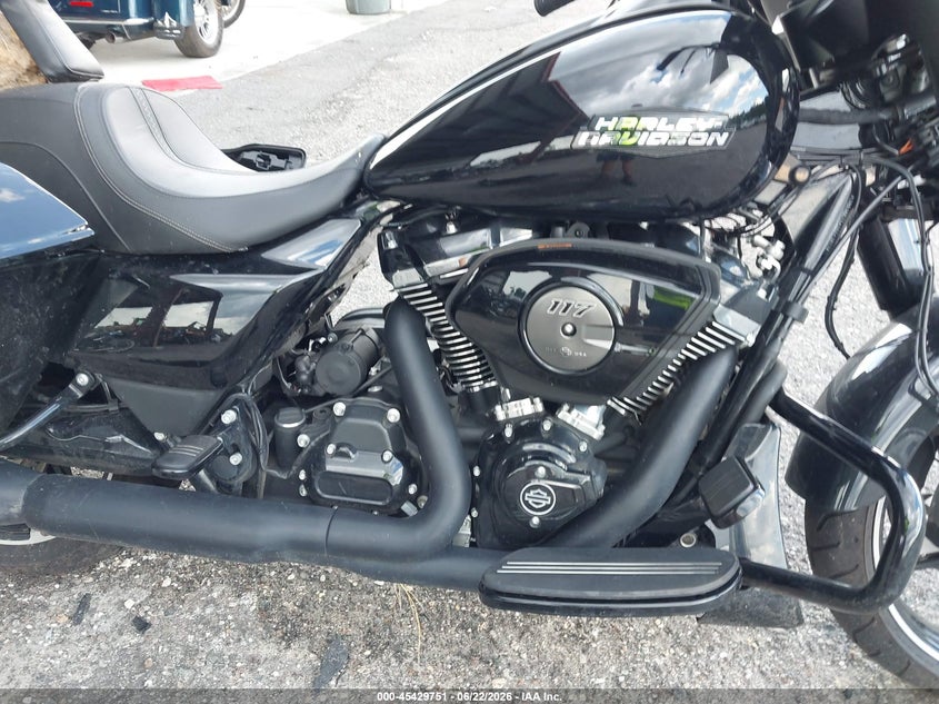 2025 Harley-davidson Street glide VIN 1HD1KB714SB647077 IAAI salvage auction — FRONT END, Salvage Title, sold $9,250 on 2026-08-04 (photo 8)