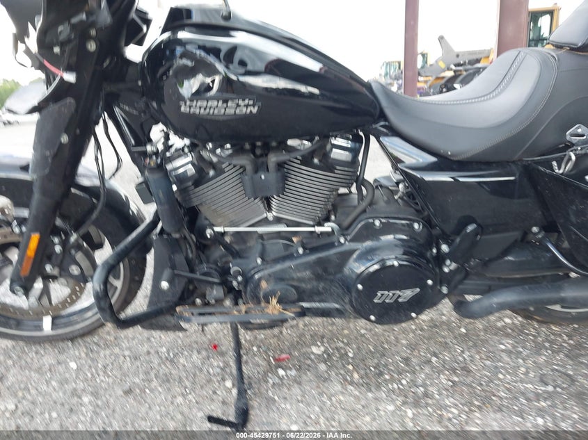 2025 Harley-davidson Street glide VIN 1HD1KB714SB647077 IAAI salvage auction — FRONT END, Salvage Title, sold $9,250 on 2026-08-04 (photo 9)