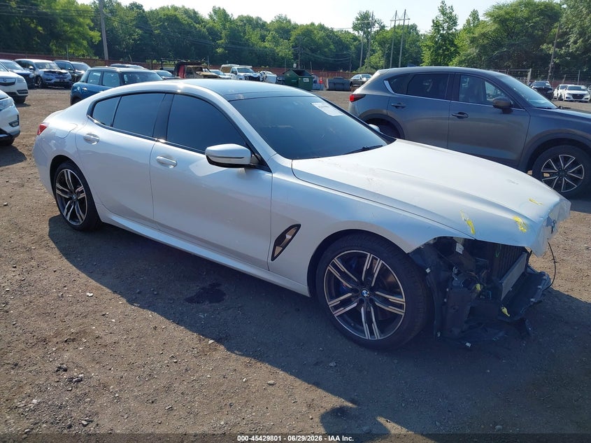 2022 BMW 8er VIN WBAGV4C08NCG91089 — IAAI salvage auction photo