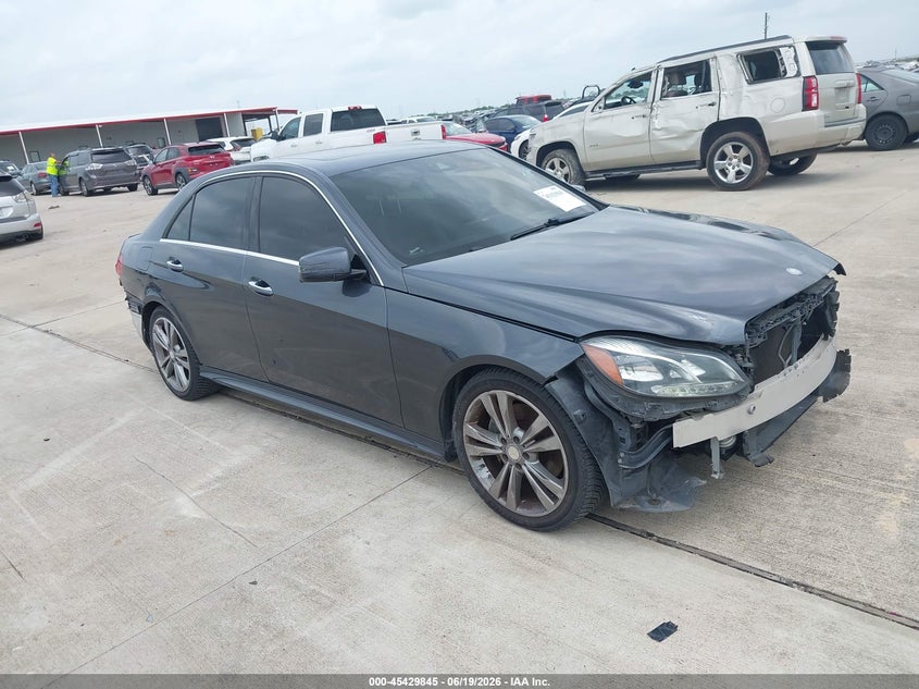 2016 Mercedes-benz E-klasse VIN WDDHF5KB5GB243949 IAAI salvage auction — FRONT & REAR, Original (Texas), sold $1,100 on 2026-07-31 (photo 1)