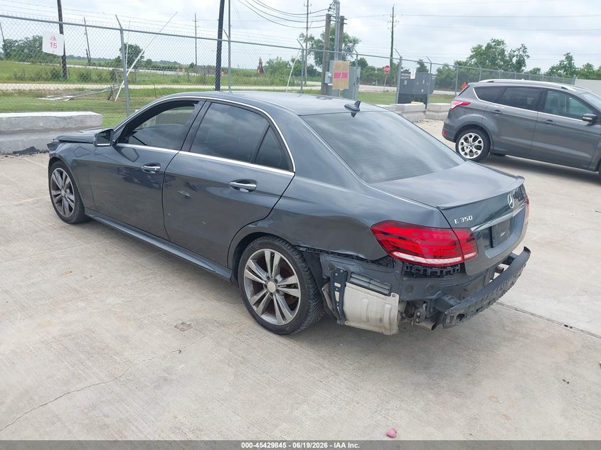 2016 Mercedes-benz E-klasse VIN WDDHF5KB5GB243949 IAAI salvage auction — FRONT & REAR, Original (Texas), sold $1,100 on 2026-07-31 (photo 3)