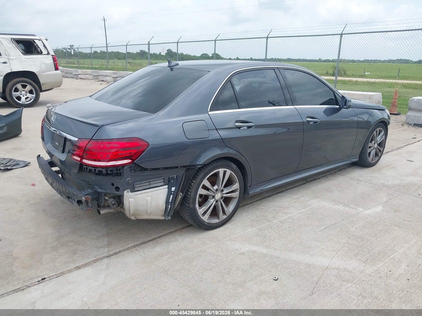 2016 Mercedes-benz E-klasse VIN WDDHF5KB5GB243949 IAAI salvage auction — FRONT & REAR, Original (Texas), sold $1,100 on 2026-07-31 (photo 4)