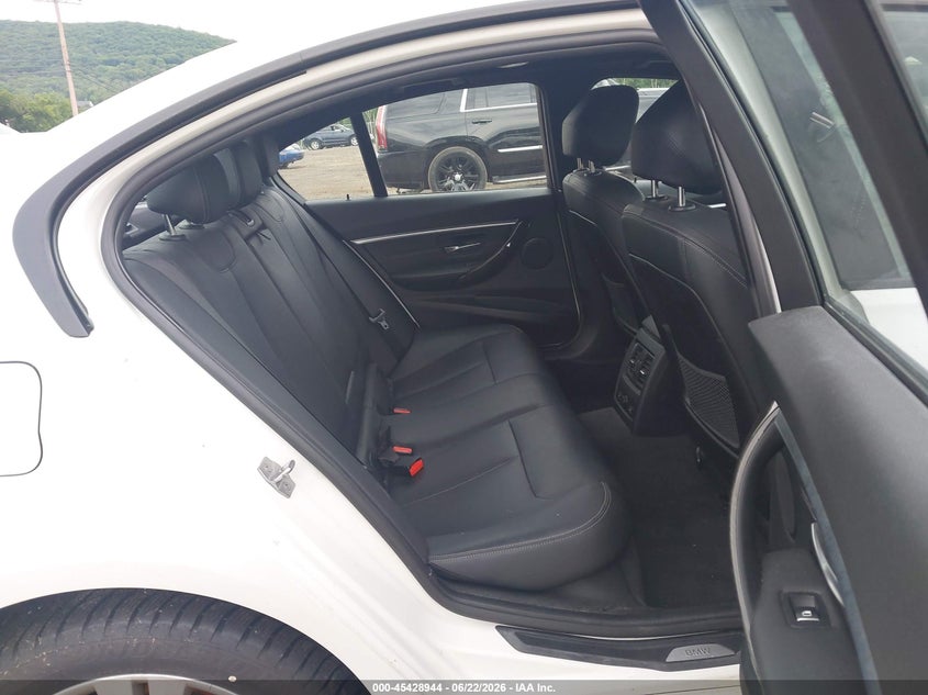 2016 BMW 3 series VIN WBA8E3G56GNU00064 IAAI salvage auction — NORMAL WEAR, Clear (New Jersey), sold $1,300 on 2026-07-11 (photo 8)