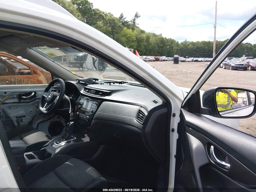 2017 Nissan Rogue VIN KNMAT2MVXHP519914 IAAI salvage auction — ALL OVER, Salvage (Massachusetts), sold $25 on 2026-07-28 (photo 5)