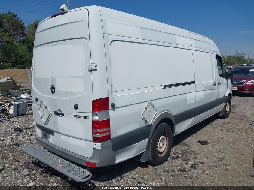 2012 Mercedes-benz Sprinter VIN WD3PE8CB4C5683799 IAAI salvage auction — RIGHT SIDE, Clear (Florida), sold $1,650 on 2026-07-29 (photo 4)