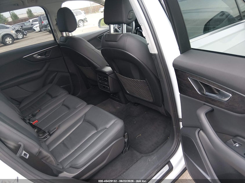 2022 Audi Q7 VIN WA1LXBF77ND020555 IAAI salvage auction — LEFT & RIGHT, Salvage (Arizona), sold $16,700 on 2026-07-30 (photo 8)