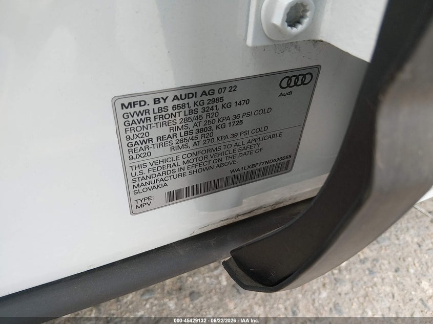 2022 Audi Q7 VIN WA1LXBF77ND020555 IAAI salvage auction — SIDE, Salvage (Arizona), sold $16,700 on 2026-07-27 (photo 9)