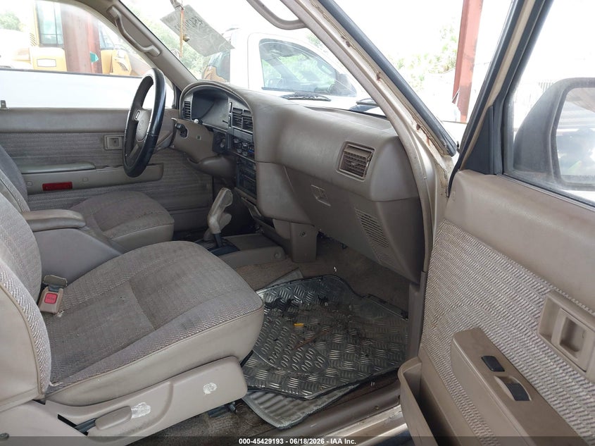 1995 Toyota 4runner VIN JT3VN39WXS0181423 IAAI salvage auction — NORMAL WEAR, Clear (Florida), sold $1,000 on 2026-07-14 (photo 5)