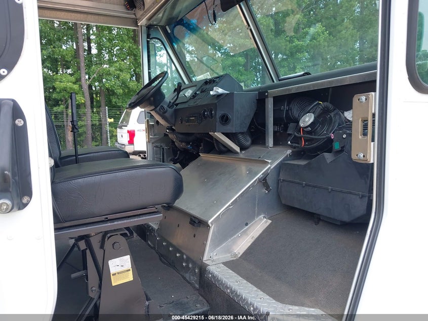 2016 Ford E-350 VIN 1FC3E3KS1GDC55354 IAAI salvage auction — NORMAL WEAR, SF97 (Virginia), sold $18,000 on 2026-07-22 (photo 5)