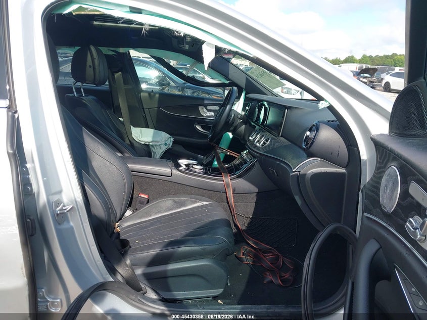 2017 Mercedes-benz E-klasse VIN WDDZF4JB1HA058871 IAAI salvage auction — ALL OVER, Salvage Title, sold $3,550 on 2026-08-07 (photo 5)