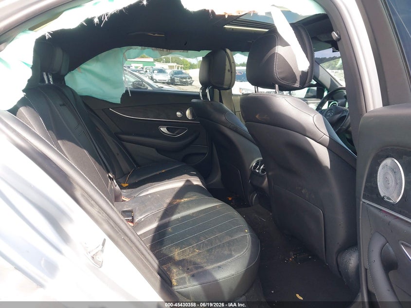 2017 Mercedes-benz E-klasse VIN WDDZF4JB1HA058871 IAAI salvage auction — ALL OVER, Salvage Title, sold $3,550 on 2026-08-07 (photo 8)