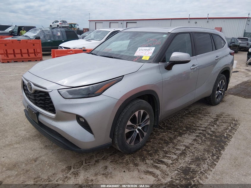2024 Toyota Highlander VIN 5TDKDRBH6RS531766 IAAI salvage auction — HAIL, Salvage (Kansas), sold $34,900 on 2026-08-21 (photo 2)