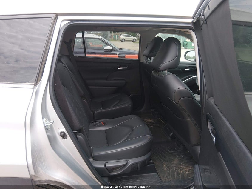 2024 Toyota Highlander VIN 5TDKDRBH6RS531766 IAAI salvage auction — HAIL, Salvage (Kansas), sold $34,900 on 2026-08-21 (photo 8)