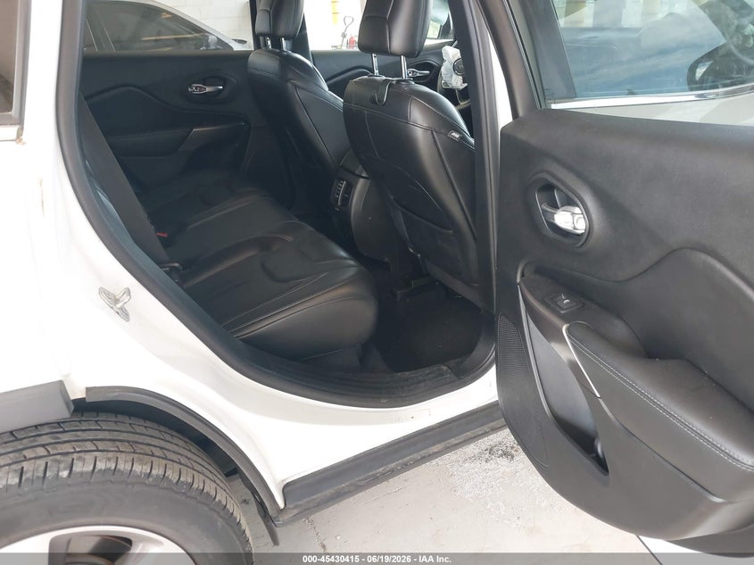 2019 Jeep Cherokee VIN 1C4PJMDX8KD321676 IAAI salvage auction — FRONT END, Salvage Title, sold $1,300 on 2026-07-11 (photo 8)