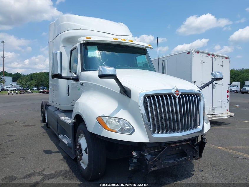 2019 International VIN 3HSDZAPR8KN573313 IAAI salvage auction — REPOSSESSION, Original (West Virginia), sold $5,700 on 2026-07-29 (photo 1)