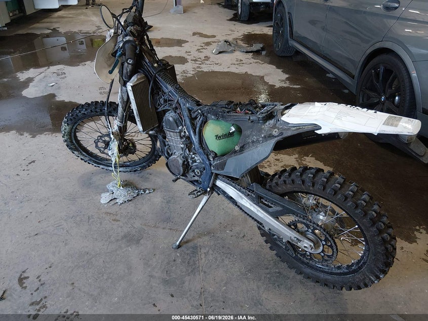 2021 Husqvarna Fe VIN VBKUAM409MM432423 IAAI salvage auction — TOTAL BURN, Salvage Title, sold $550 on 2026-07-24 (photo 3)