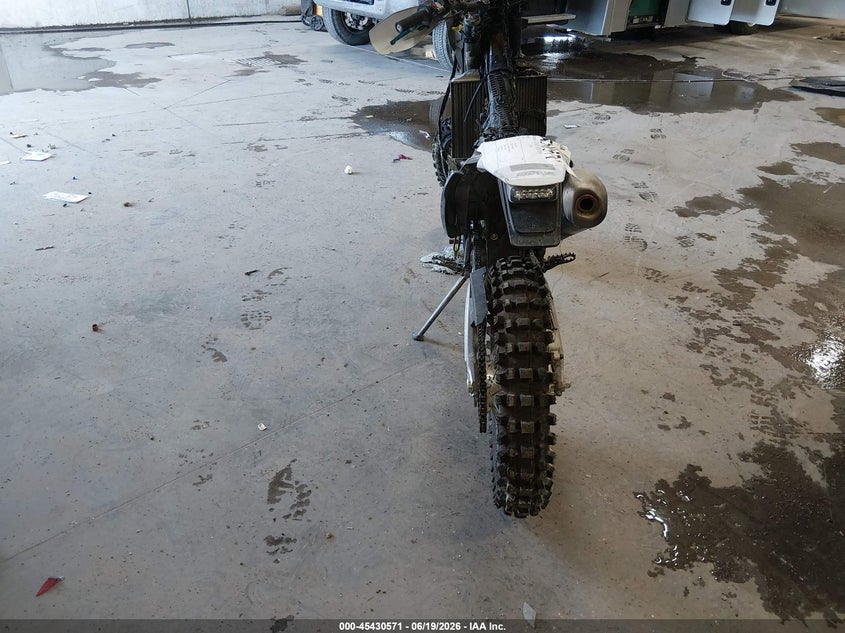 2021 Husqvarna Fe VIN VBKUAM409MM432423 IAAI salvage auction — TOTAL BURN, Salvage Title, sold $550 on 2026-07-24 (photo 6)
