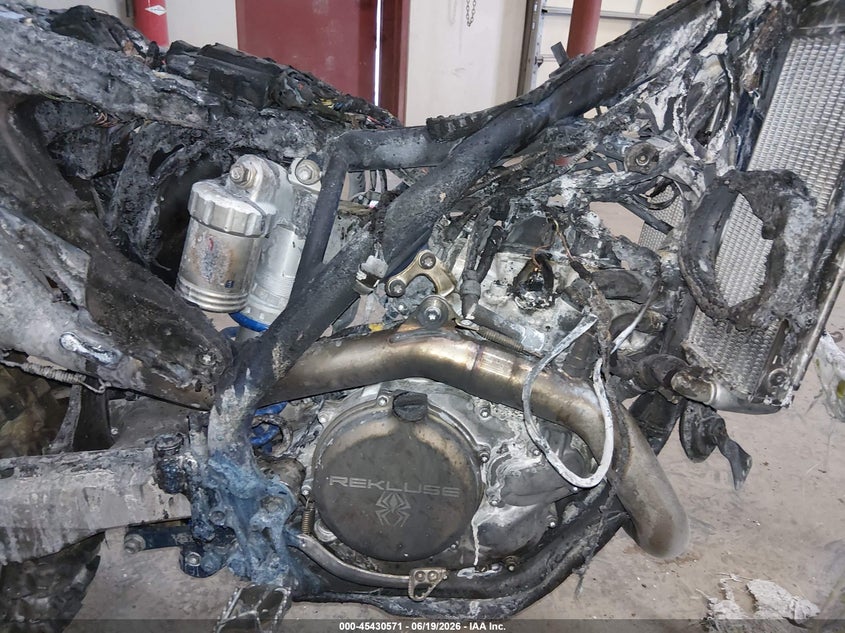 2021 Husqvarna Fe VIN VBKUAM409MM432423 IAAI salvage auction — TOTAL BURN, Salvage Title, sold $550 on 2026-07-24 (photo 8)