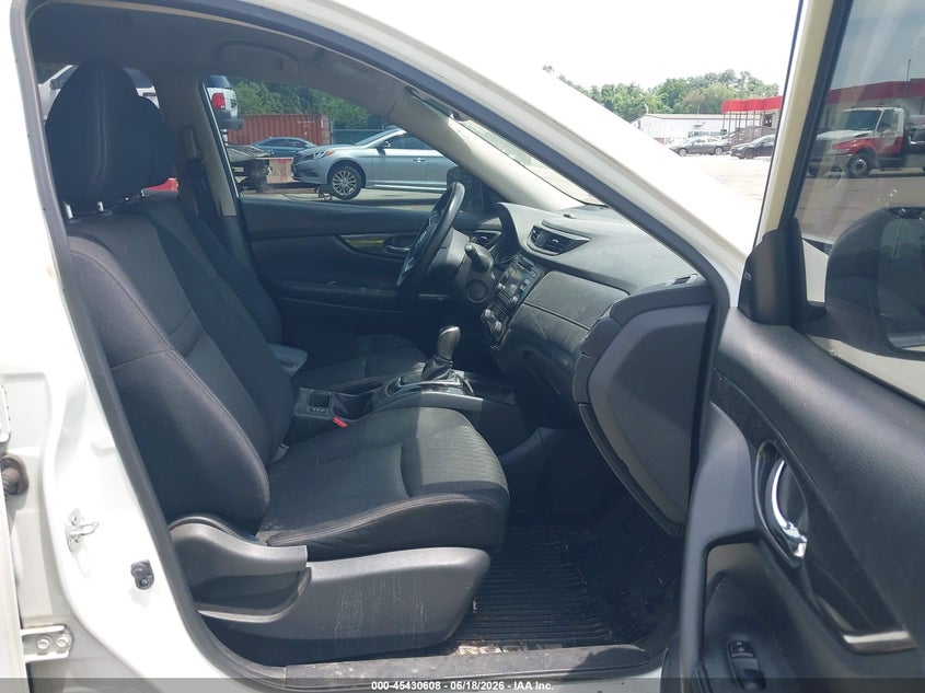 2017 Nissan Rogue VIN JN8AT2MV6HW017721 IAAI salvage auction — NORMAL WEAR, Clear (Maryland), sold $600 on 2026-07-30 (photo 5)