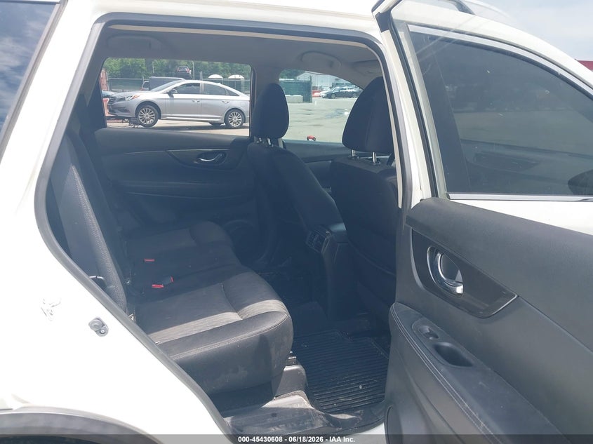 2017 Nissan Rogue VIN JN8AT2MV6HW017721 IAAI salvage auction — NORMAL WEAR, Clear (Maryland), sold $600 on 2026-07-30 (photo 8)