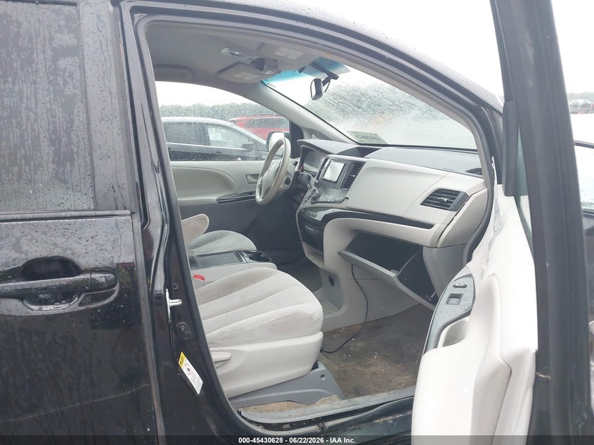 2013 Toyota Sienna VIN 5TDKK3DC7DS304924 IAAI salvage auction — RIGHT FRONT, Salvage (Indiana), sold $1,775 on 2026-07-16 (photo 5)